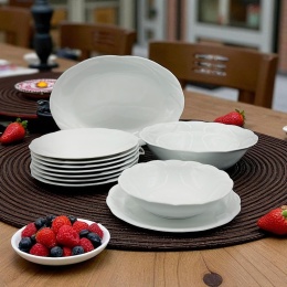 Komplet białej porcelany Daisy